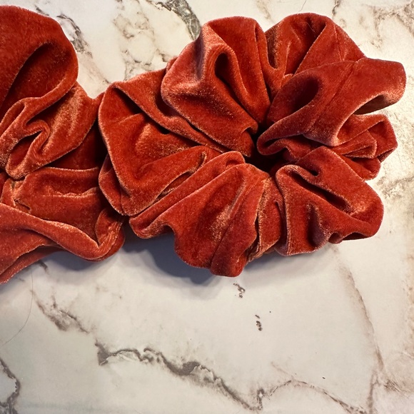 Hair Scrunchies 2 Gigantic Rust Velvet No Ouch - Picture 6 of 6